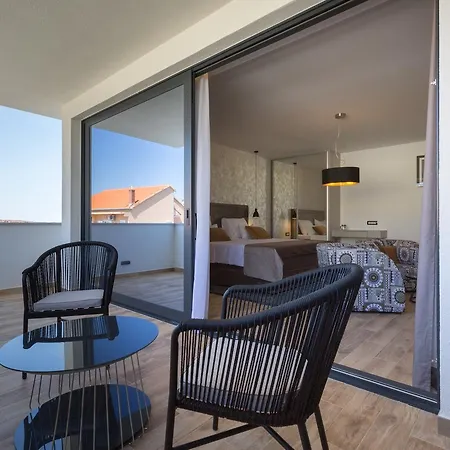 Mirabilis Ii Frühstückspension Zadar